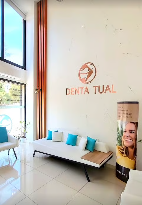 Denta Tual klinik resepsiyon alanı